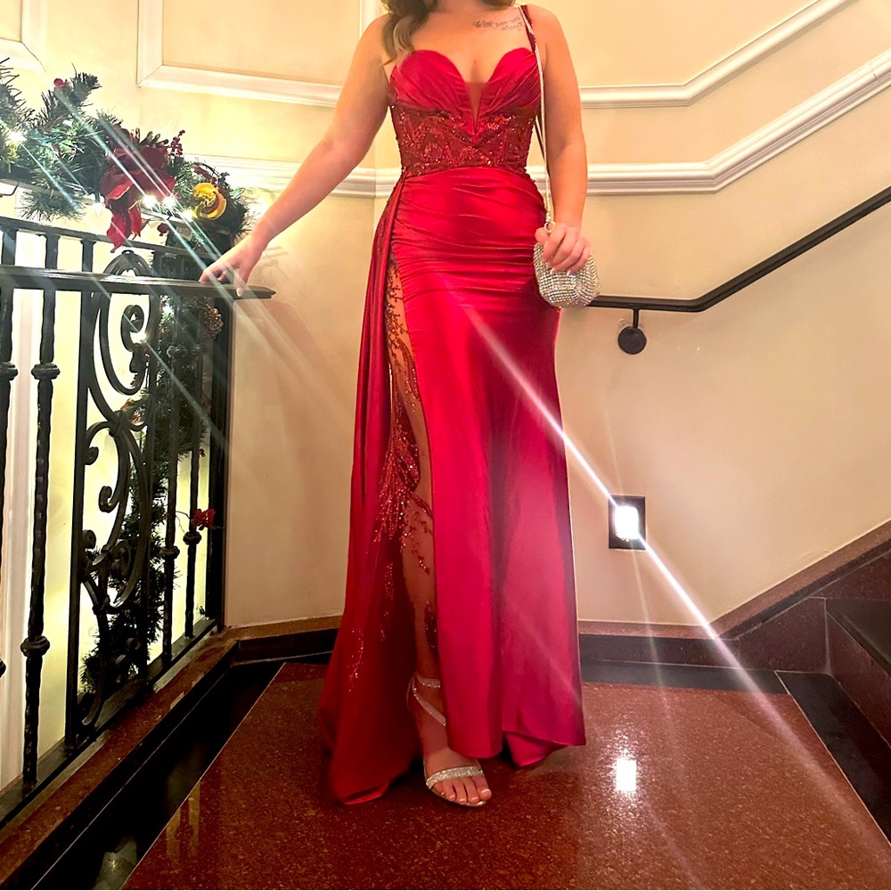 Evening gown, prom gown, ball gown, formal dress